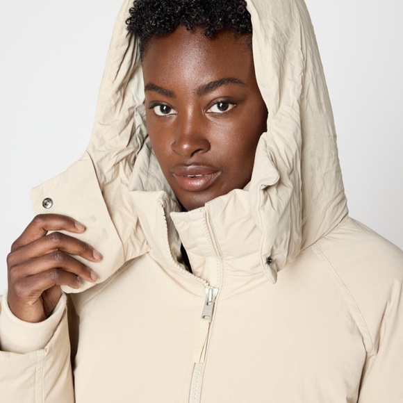 Short down jacket Invigorate Oversized RDS Down Puffer with Stowaway Hood - Picture 8 of 9
